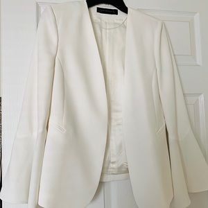 ✨ZARA✨ Women’s white blazer